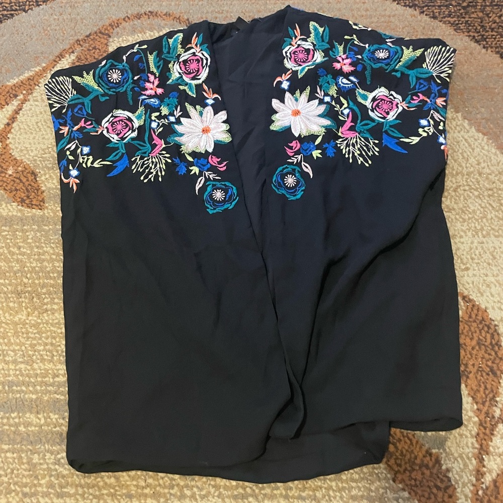 Zara Embroidered floral short sleeve cardigan